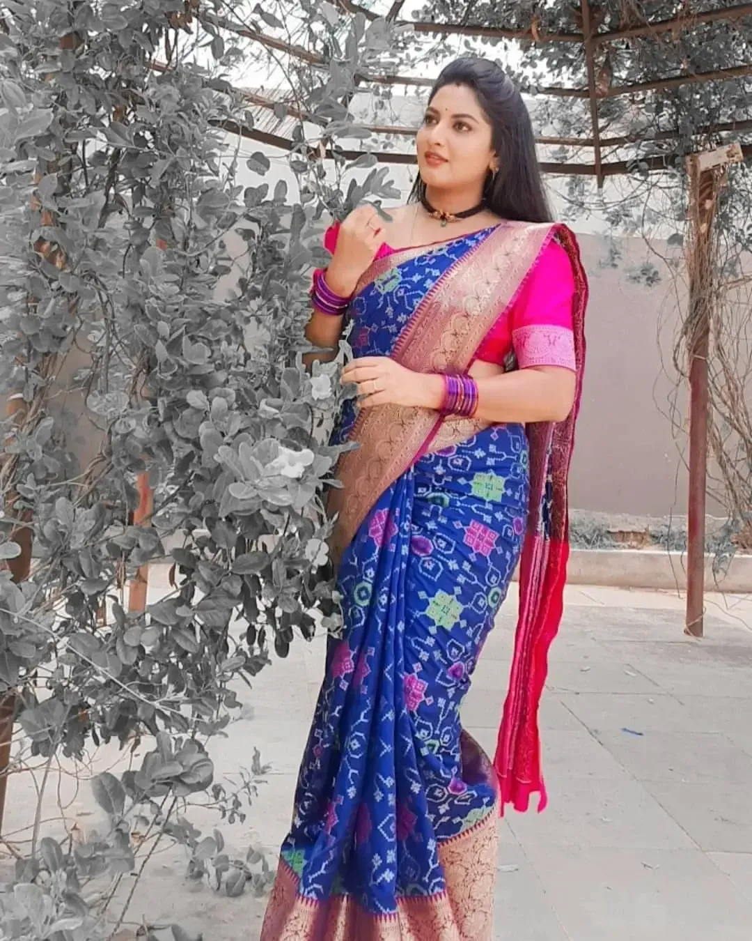INDIAN TV ACTRESS PALLAVI RAMISETTY IN TRADITIONAL BLUE SAREE 6